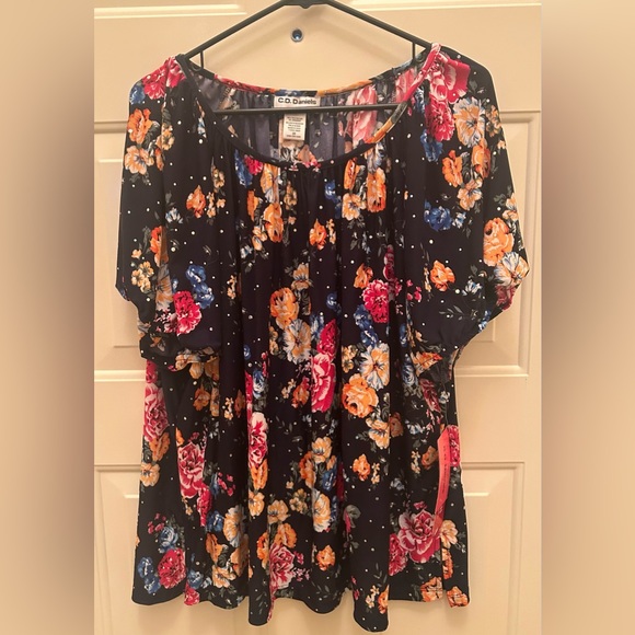 C. D. Daniels Floral embellished short sleeve blouse, 3x - Picture 3 of 6
